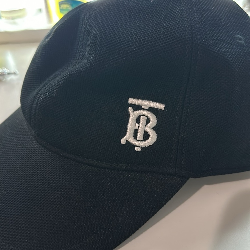 Burberry TB baseball hat
